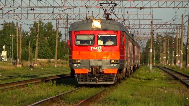 Электропоезд ЭД2Т-0003 сообщением "Икша - Поварово 3", прибывает на станцию Поварово 2 смотреть онлайн