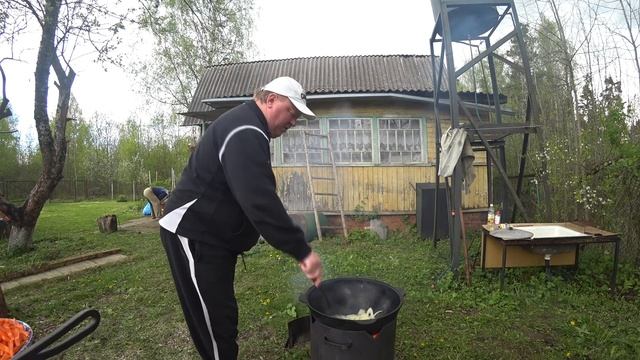 Зелёный суп из крапивы и щавеля, Макароноплов в казане смотреть онлайн