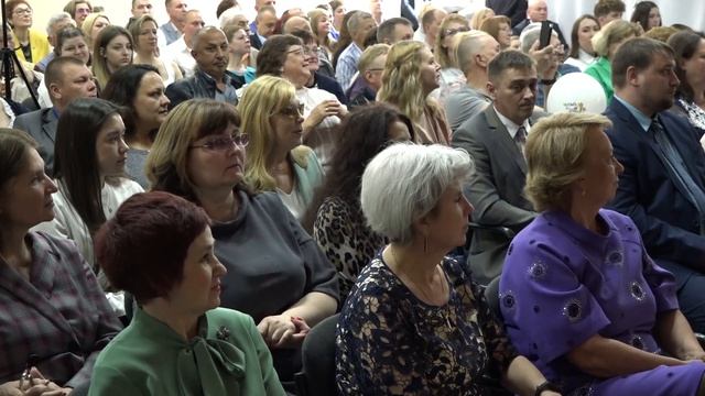 Последний звонок: школа № 121 / 19-05-2023 смотреть онлайн