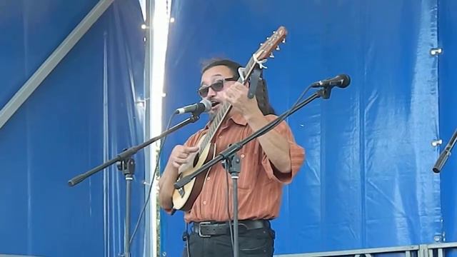 Женис Иксаков Переведи меня через Майдан 06 09 14 Акведук МСК смотреть онлайн