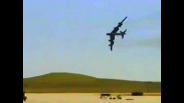 Катастрофа Б-52 в 1994 году на авиабазе Фэйрчайлд смотреть онлайн