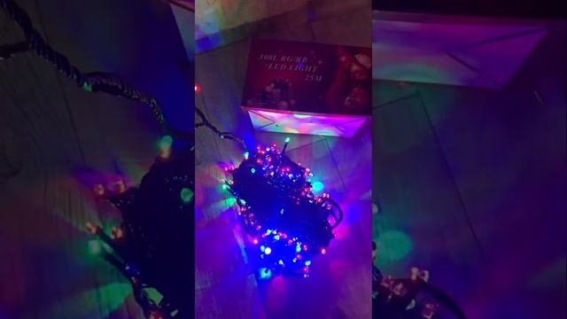 Огляд товару: ГИРЛЯНДА НИТЬ 200 LED RG/RB Черный провод 18 метров 25 метров 300 LED смотреть онлайн