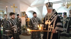 Патриарх совершил литургию в Донском монастыре
