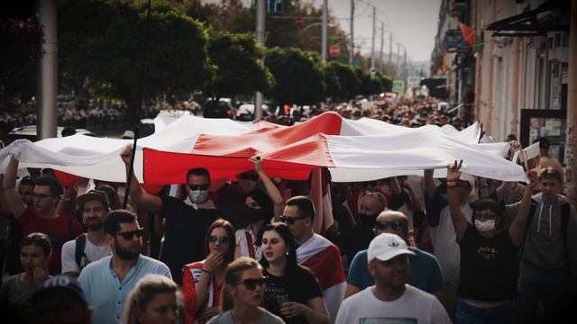 Гомель под бело-красно-белым флагом смотреть онлайн