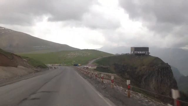 Грузия. Поездка по военно грузинской дороге из Тбилиси через Мцхету в Казбеги. смотреть онлайн