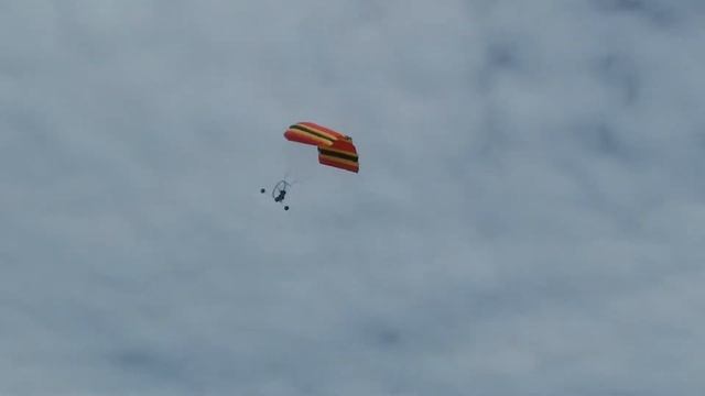 82 inch paramotor by Sea Breeze Parachutes. My maiden flight in winds! смотреть онлайн