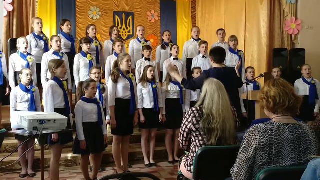 Хор "Жайвір" на награждении наилучших учеников школы 52 в 2017 году(2) смотреть онлайн