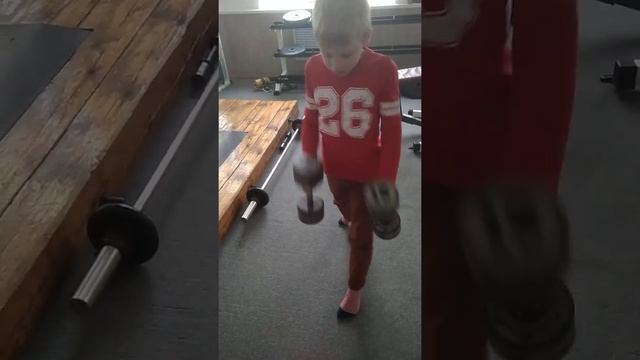 прокачка бицепса/ гантели по 10 кг смотреть онлайн