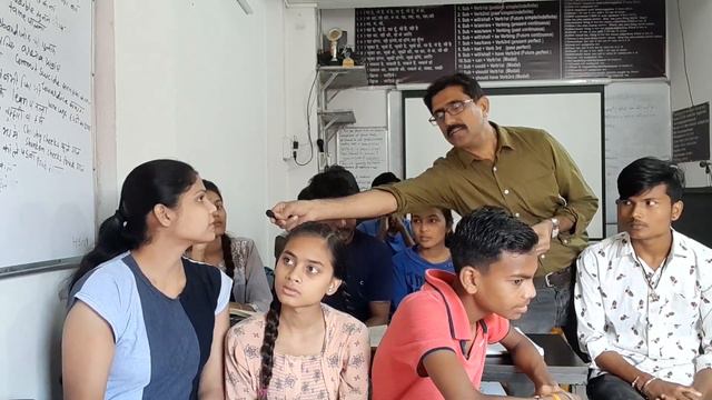 छात्र शिक्षक से भी आगे निकल गए | अनुवाद हमसे सीखो help | #Rainbow English смотреть онлайн