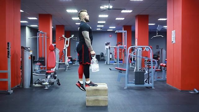 ТРЕНИРОВКА НА ОТДЕЛЬНЫЕ ГРУППЫ МЫШЦ: НОГИ И ЯГОДИЦЫ. Тренер Руслан, Юлия и Виталий смотреть онлайн