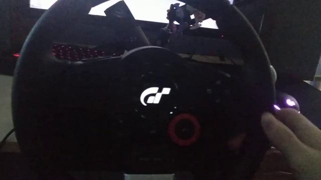 Что делать если игровой руль дёргается при нажатии на клавишу | Logitech driving force gt смотреть онлайн