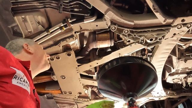 Changing the Oil in a Ferrari FF смотреть онлайн