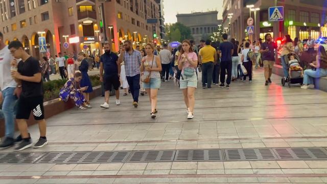 Стрит стайл из самой многолюдной, пешеходной улицы Еревана .(Северный проспект) Armenia. смотреть онлайн