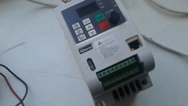 Китайский супер мощный частотник 9600 E 1.5KW сгорел от моторчика 100W смотреть онлайн