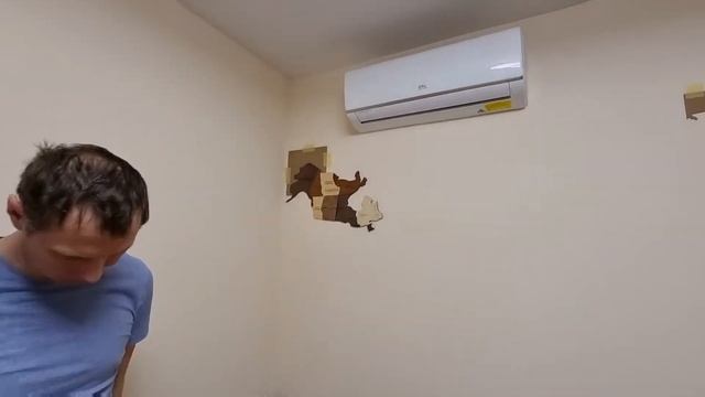 Enjoy The Wood - клеем карту мира на стену