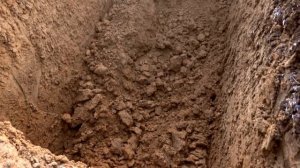 Копаю колодец под канализацию на JCB 3CX. Видео про трактор экскаватор погрузчик. Будни тракториста