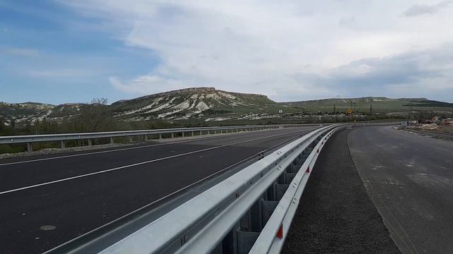 Трасса Таврида через мост и речку ,,Биюк-Карасу" или Большая карасевка ., под Белогорком. смотреть онлайн