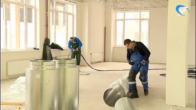Сергей Митин посетил стройплощадки школы в "Ивушках" и ФОКа на Псковской смотреть онлайн
