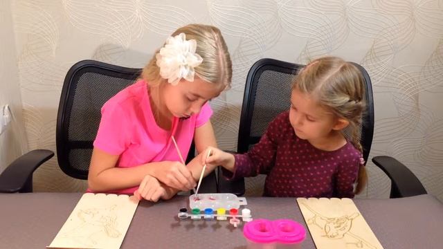 Кормушка для птиц разрисовываем и собираем. Bird feeder to paint and assemble смотреть онлайн