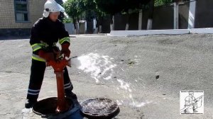 Установка пожарной колонки на пожарный гидрант, пуск и перекрывание воды