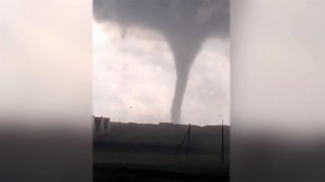 Впечатляющие кадры торнадо пришли из Челябинской области и Башкирии
