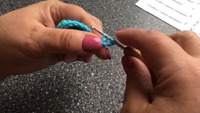 Учимся вязать крючком. Урок 8. Скрещенные столбики с накидами смотреть онлайн