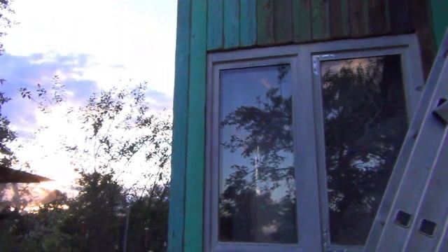Подшиваю потолок вагонкой ПВХ. Устанавливаю окна. Обзор огорода. Купили сад 12 (Городская дача) смотреть онлайн