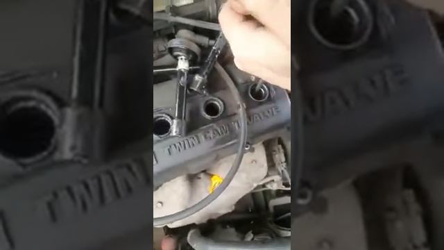 Масло в свечных колодцах GA15-DE. Иридиевые свечи после 150000 км. Второе видео смотреть онлайн