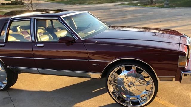 1987 Chevy Caprice LS Brougham on 28s смотреть онлайн