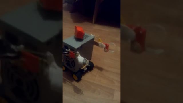 Василь собрал ещё одного робота,из подручных материалов смотреть онлайн