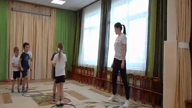 Эстафета с обручами "КТО ПЕРВЫЙ?" смотреть онлайн