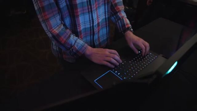ЭТОТ НОУТ ПОКОРИЛ ВСЕ ВЕРШИНЫ В CES 2017! смотреть онлайн