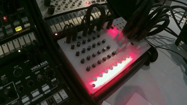 Vixen Mixer for Korg Volca at Knobcon 2017 смотреть онлайн