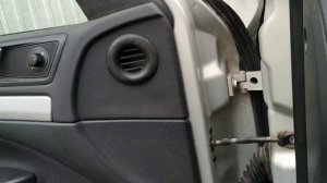 Как поменять концевик водительской двери шкода октавия А5! Все не так сложно как кажется.