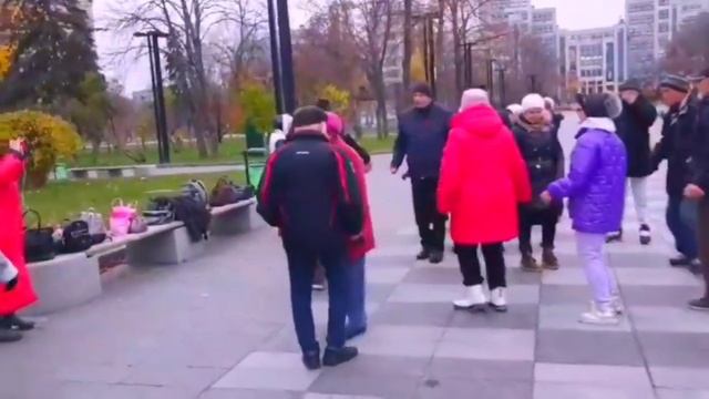 ТИ ТАКА ХОРОША, ДАЙ ХОЧ ПОДИВИТЬСЯ! ТАНЦЫ ХАРЬКОВ НОЯБРЬ 2022 смотреть онлайн