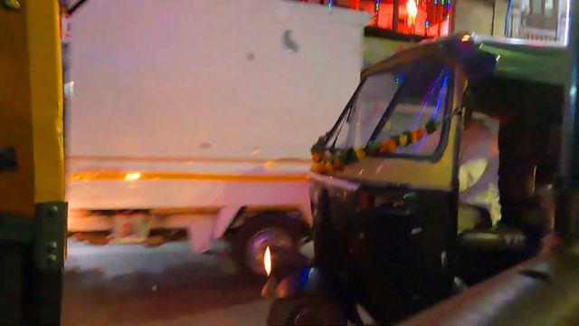 Wrong Road In India 🇮🇳 007 !! 😜 | Red Light Area In Pune [ Budhwar Peth Pune ] смотреть онлайн