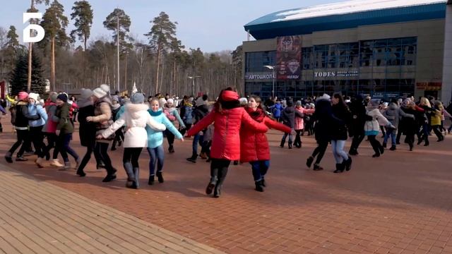 Более трёхсот балашихинцев участвовали в патриотическом флешмобе смотреть онлайн