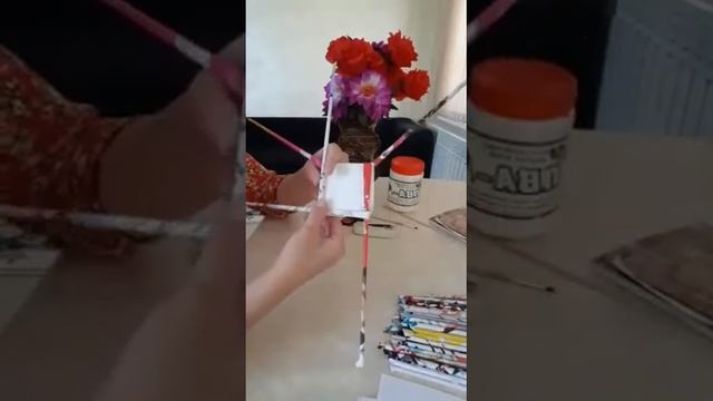 Летняя школа ДДТ. Занятие на тему "Плетение вазы из газетных трубочек " смотреть онлайн