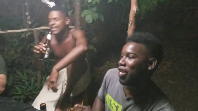 Corn Island local man singing in Spanish, Big Corn Island beats! смотреть онлайн