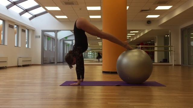 Дефиле. Йога. Гимнастика. Зал. смотреть онлайн