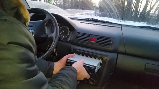 Как снять магнитолу без спец ключей смотреть онлайн