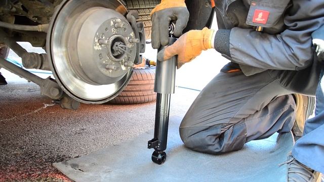 Замена задних амортизаторов на Киа Соренто II(Replacing The Rear Shock Absorbers On The Kia Sorento