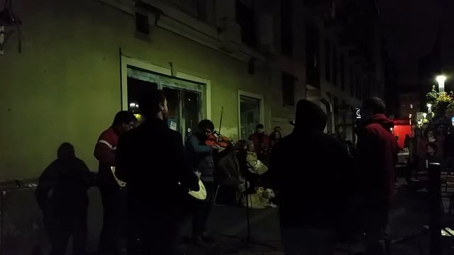 Budapest: Live Music at Szimpla Kert смотреть онлайн