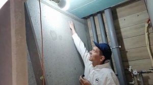 Как быстро выровнять стену плиточным клеем под плитку. Штукатурка бетонной стены плиточным клеем.