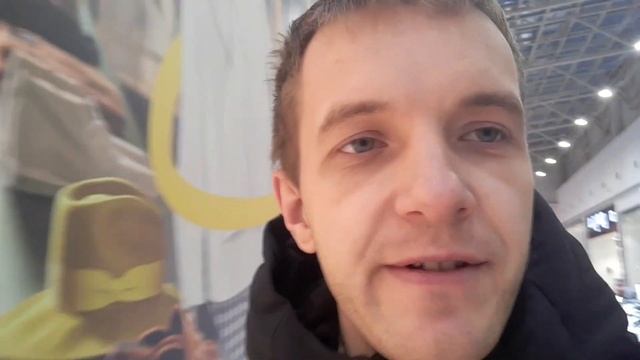 Мега Парнас. Большой ТЦ и мало посетителей. смотреть онлайн
