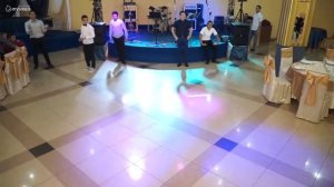 в грузинском ресторане танцуют лезгинку и грузинские народные танцы