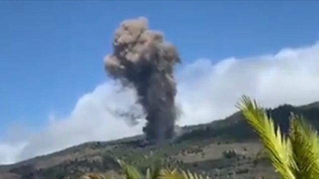 Volcano erupts on Spanish island of La Palma in wake of earthquakes смотреть онлайн