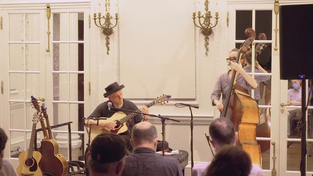 Glenn Jones featuring Brittany Karlson, live at the Goethe-Insitut Boston смотреть онлайн