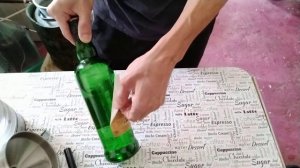 Как снять этикетку с бутылки быстро!