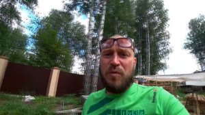 Бюджетный и оригинальный фасад. Фасад из необрезной доски. Брусовой дом